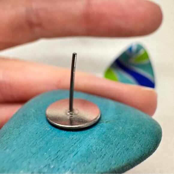 Vintage Blue Green Painted Wood Triangle Earrings Womens 1980s Funky Artsy - Picture 3 of 7